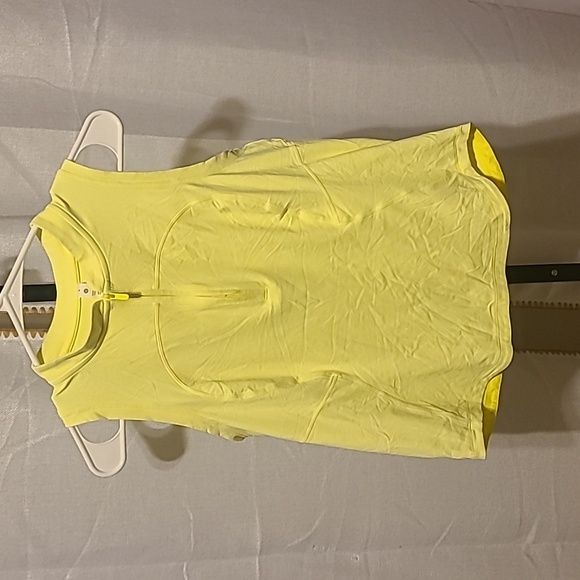 lululemon Front Zip Mock Neck Tennis Tank- Size 8 highlight yellow - Picture 3 of 6